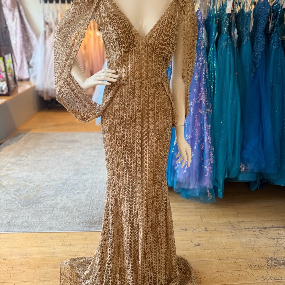 Elegant Backless Lace Dress in Tan